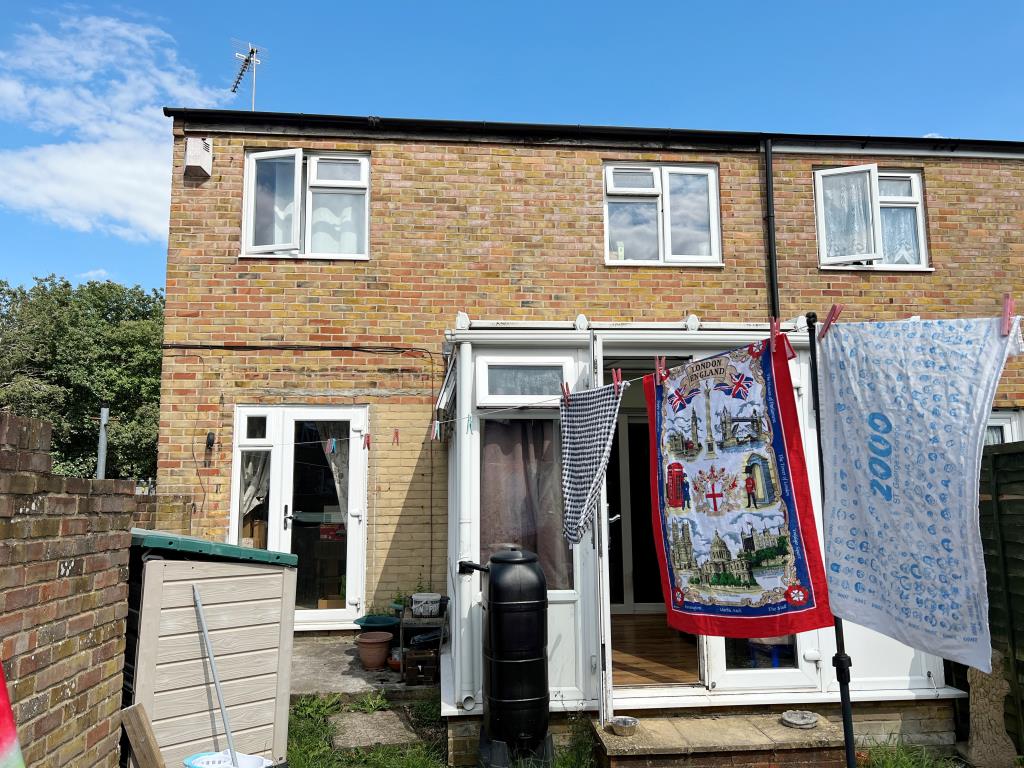 Lot: 38 - FREEHOLD HOUSE FOR INVESTMENT OR OCCUPATION - Rear elevation from enclosed garden